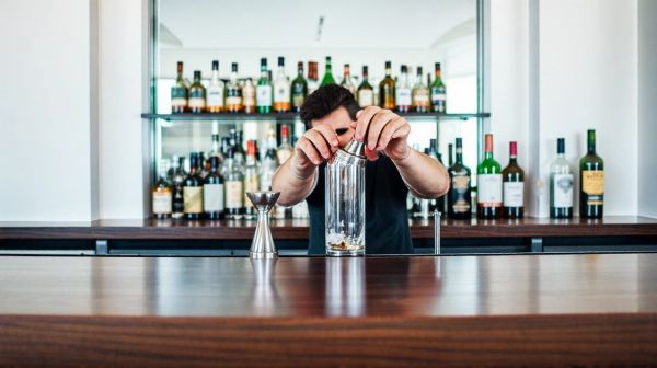 Top 7 kits de cocktail recommandés pour les bartenders amateurs